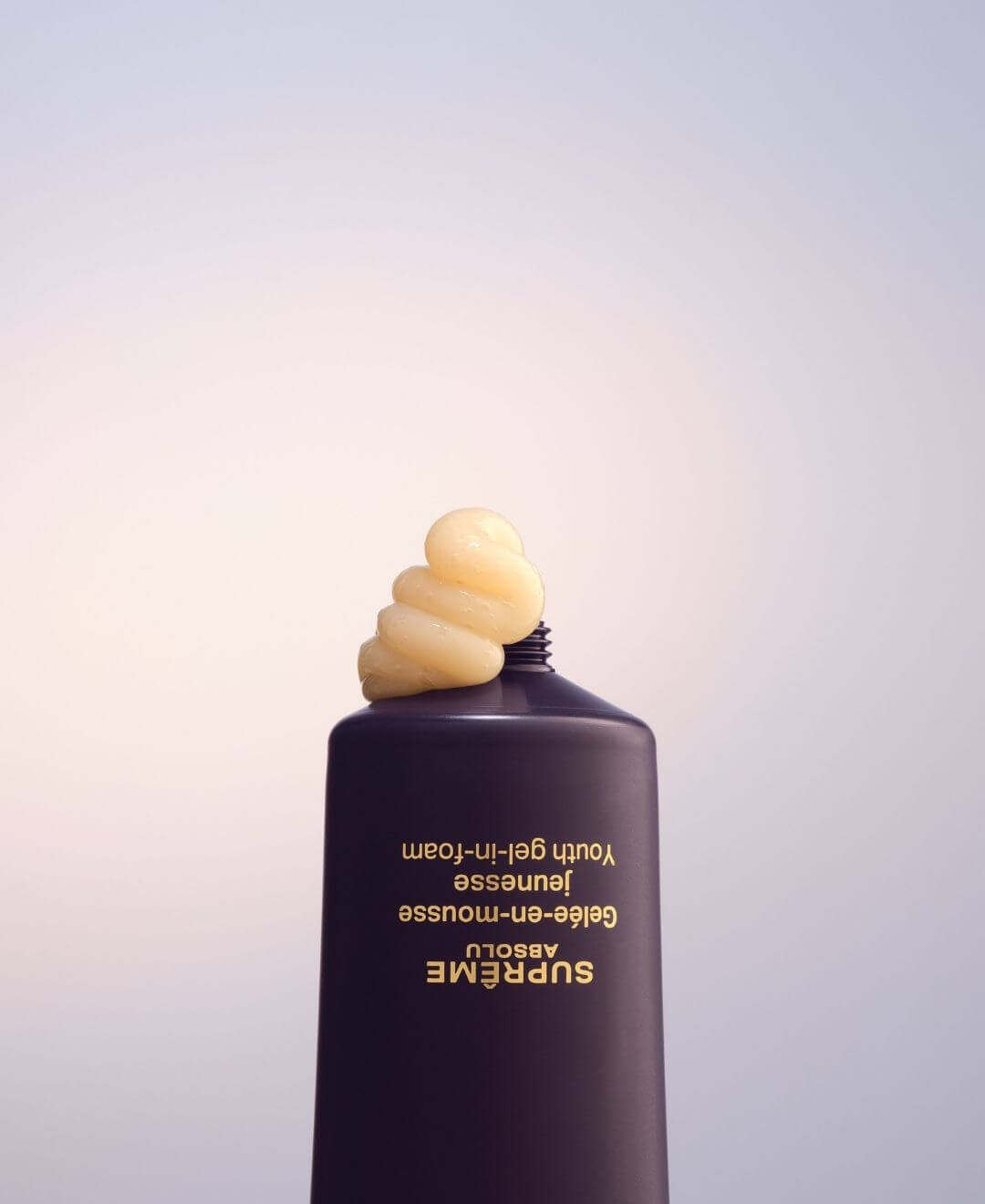 Texture gelée-en-mousse jeunesse Suprême Absolu PAYOT, nettoyant visage anti-âge sensoriel, disponible chez Concept Beauté à Québec.