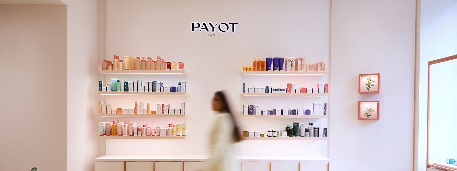 PAYOT, la beauté en mouvement. Marque française de soins experts, responsables et sensoriels, alliant gestuelle facialiste et efficacité visible pour la peau.