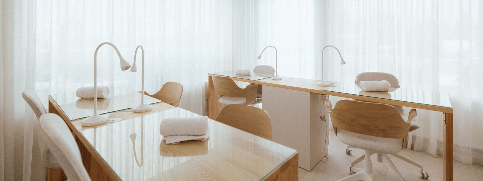 Espace manucure lumineux et moderne à Québec – soins des mains Concept Beauté.