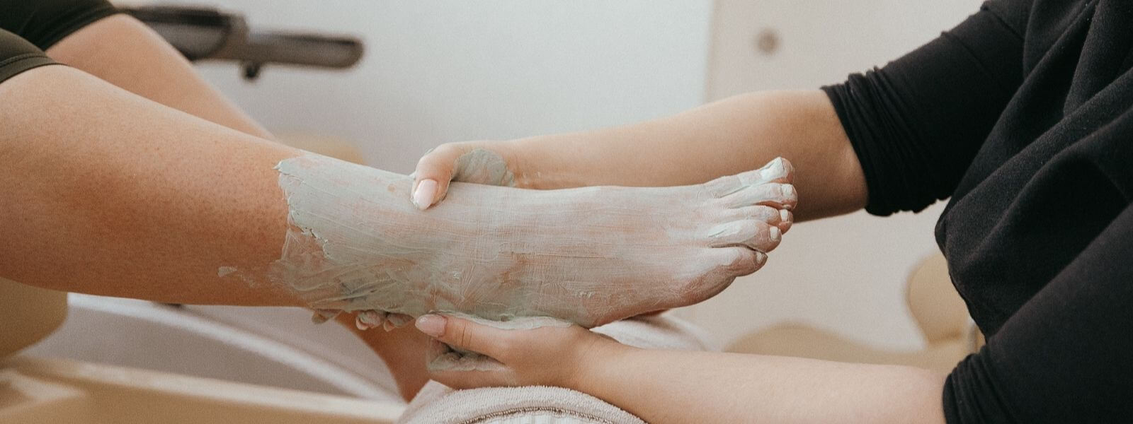 Soin des pieds professionnel avec masque hydratant pour pieds doux, Concept Beauté Cap-Rouge, Charlesbourg, Lac-Beauport