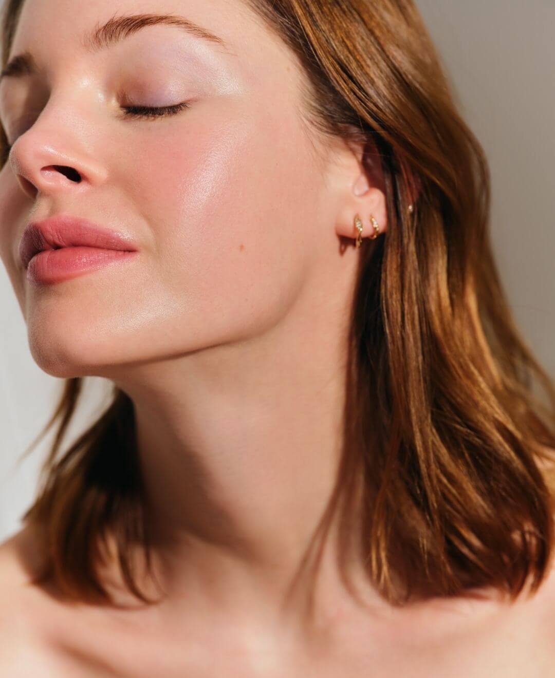 Peau lumineuse et apaisée après un soin du visage Rituel Beauté Concept Beauté, révélant un teint frais et éclatant.