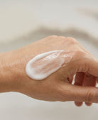 Texture onctueuse du Lait Nettoyant Doux Cell Shock Age Intelligence Swiss Line, nettoyant visage doux – boutique en ligne Concept Beauté.