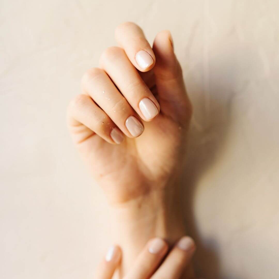 Vernis cuit nude longue tenue à Québec, manucure professionnelle Concept Beauté.
