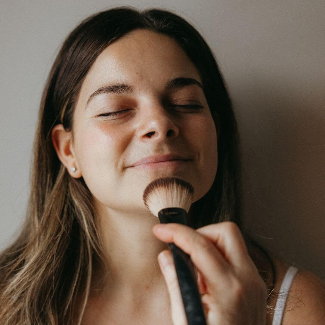 Service de maquillage professionnel à Québec, mise en beauté douce et éclatante pour toutes occasions.