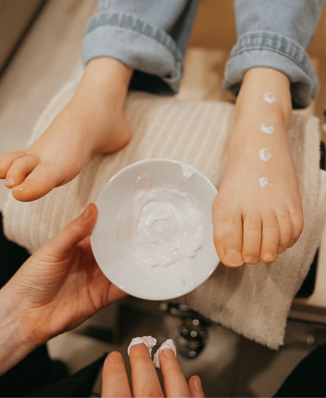 Mini pédicure pour enfant avec soin hydratant des pieds chez Concept Beauté Cap-Rouge, Charlesbourg et Lac-Beauport
