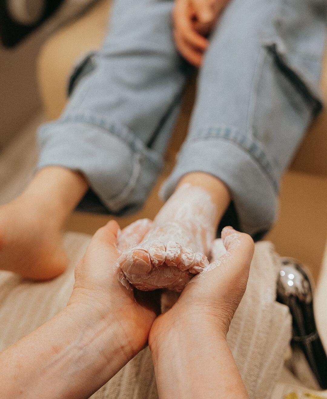 Mini pédicure pour enfant avec massage des pieds chez Concept Beauté Cap-Rouge, Charlesbourg et Lac-Beauport