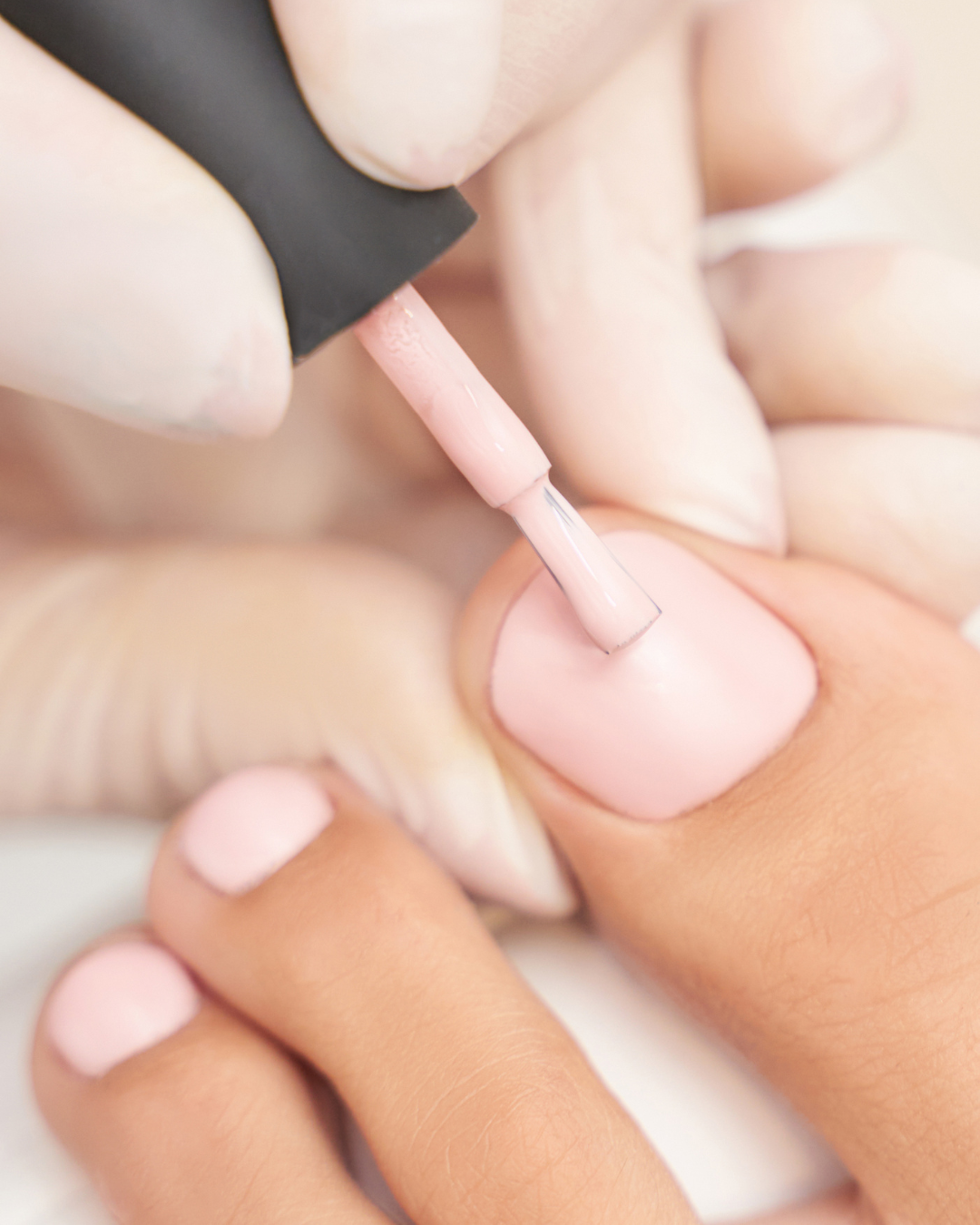 PÉDICURE RÉGULIÈRE AVEC VERNIS CUIT