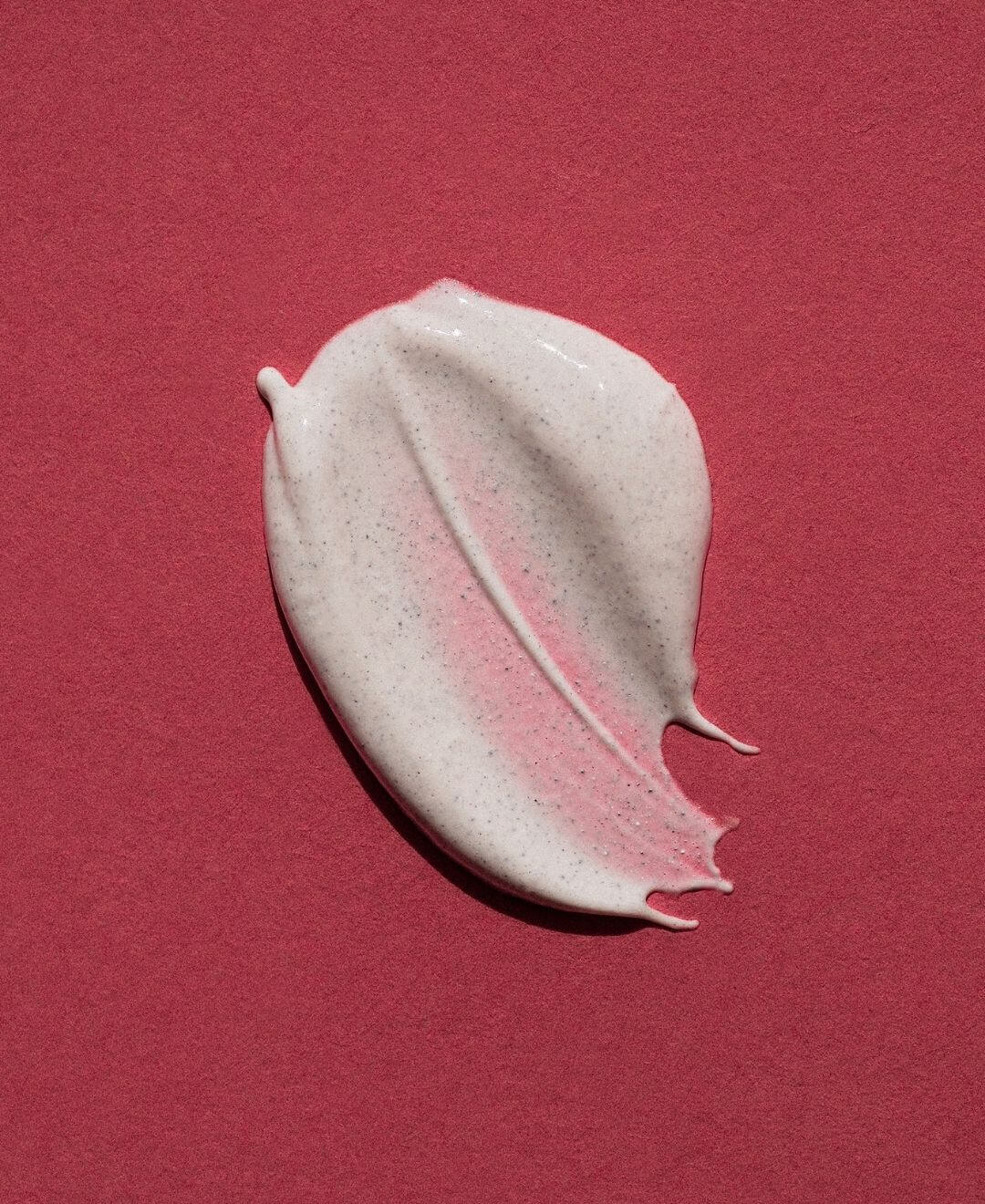 Texture CC crème Payot Roselift SPF 30, effet bonne mine rosé, lisse la peau et illumine le teint au quotidien