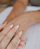 Rituel Soin des mains à Québec, gommage des mains, hydratation intense et expérience détente.