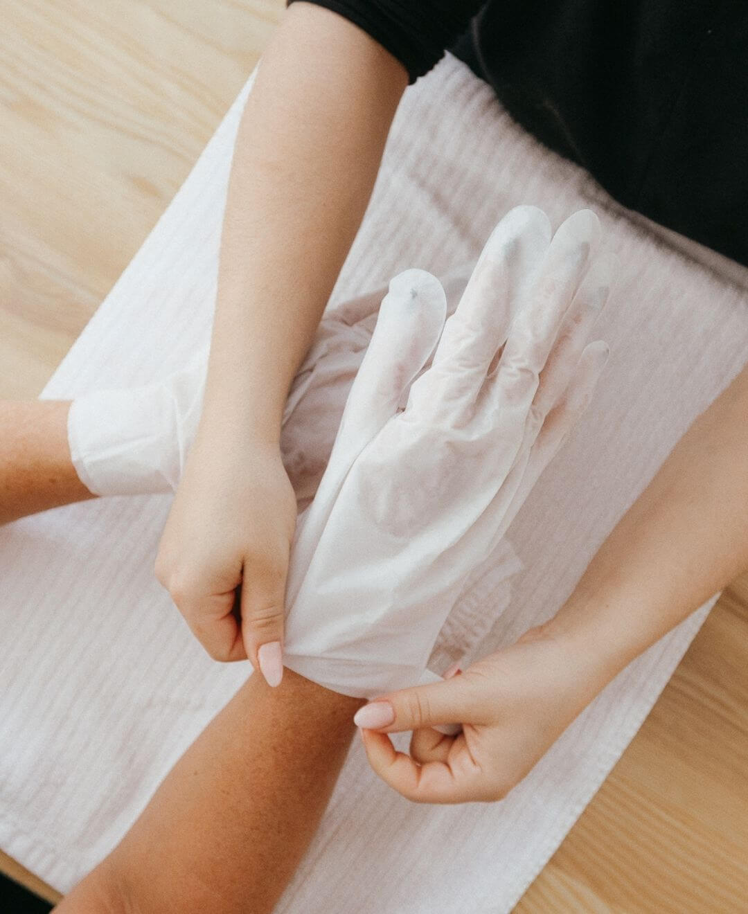 Rituel Soin des Mains à Québec, enveloppement hydratant des mains pour une peau douce et nourrie.