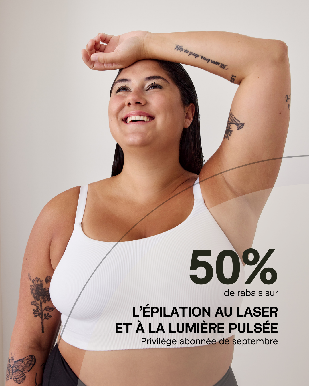 Femme souriante levant le bras, peau lisse et confiante, promotion exclusive pour les abonnées Concept Beauté. Offre privilège de septembre : 50 % de rabais sur l’épilation définitive au laser et à la lumière pulsée. Une solution durable pour éliminer les poils indésirables, libérer du rasoir et simplifier la routine beauté. Promotion réservée aux membres privilèges, disponible dans nos cliniques médico-esthétiques Concept Beauté à Cap-Rouge, Charlesbourg et Lac-Beauport ou sur la boutique en ligne.