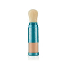Pinceau poudre solaire Colorescience SPF 50 teinte Medium, protection minérale visage, fini naturel et matifiant