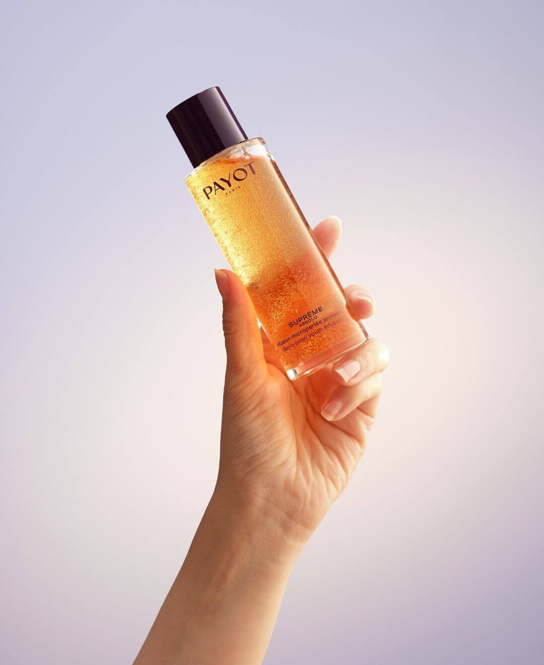 Infusion microperlée jeunesse PAYOT Suprême Absolu, soin éclat anti-âge appliqué à la main, disponible chez Concept Beauté à Québec.